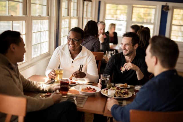 Gather with friends at Viamede for a relaxed meal or one of their spectacular culinary events. (Photo: Viamede Resort)