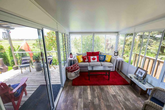 Elaine Hogan decorated their new Lifestyle Home Products sunroom with Canada flag pillows, inspiring Lifestyle to photograph the sunroom in honour of Canada's sesquicentennial. (Photo: Lifestyle Home Products)