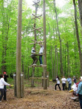 Groups can run their own program or you can hire the centre's staff to run a program, such as cross-country skiing, snowshoeing, team-building, guided nature hikes, all while you sit back and enjoy your stay.   (Photo: Camp Kawartha)