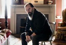 Grammy award-winning singer-songwriter Steve Earle, known for his gritty rock, country, and folk tunes, performs at the Academy Theatre in Lindsay on September 18. (Photo: Chad Batka)