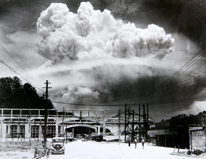 The atomic bomb mushroom cloud over Nagasaki on August 9, 1945. (Photo: Hiromichi Matsuda)