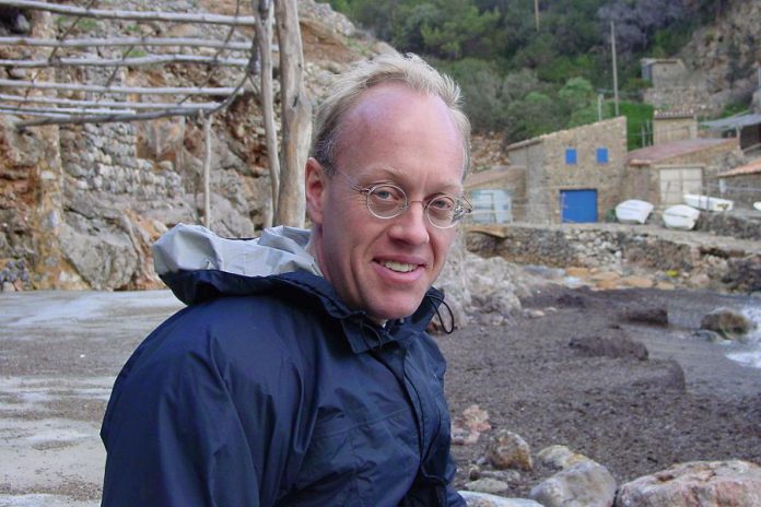 American journalist Chris Hedges, who spent nearly two decades as a foreign correspondent for mainsteam media before becoming a columnist for the progressive news and commentary website Truthdig, will deliver a public talk entitled "Writing As Resistance" at the Market Hall in Peterborough on November 20, 2017.