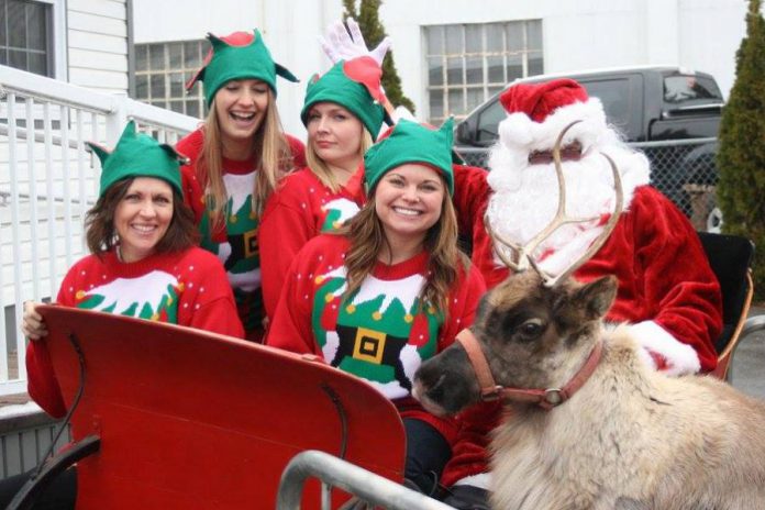 Santa Claus and his reindeer return to Village Dental Centre in Lakefield on Friday, November 24th from 11 a.m. to 2 p.m. Everyone is welcome to have a free photo taken with Santa while enjoying hot chocolate and cookies. (Photo: Village Dental Centre / Facebook)