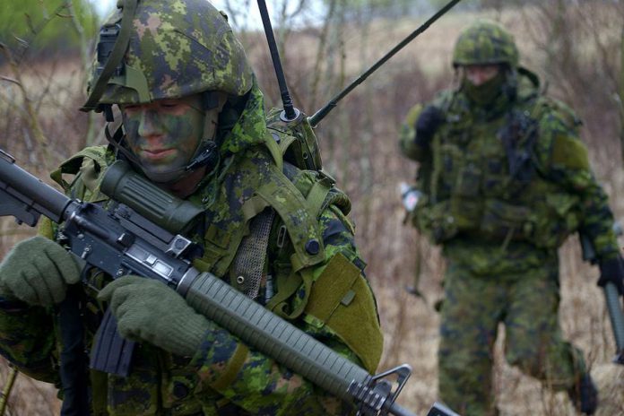 Members of the Canadian Forces during the 2015 "Maple Resolve" military training exercise in Alberta. While soldiers may be carrying weapons during the "Worthy Charge" training exercise in the Kawarthas from November 24 to 26, no live or blank ammuniction will be used. (Photo: Sgt Dan Shouinard, Maple Resolve 15, LF2015-0025-033)