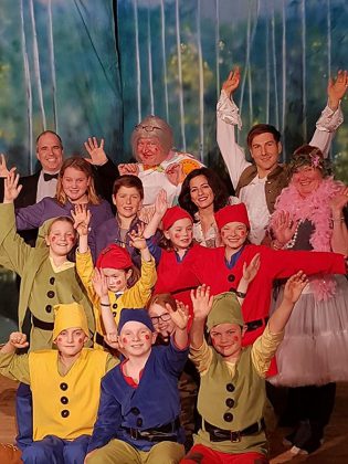 Some of the cast in Globus Theatre's production "Snow White and the Seven Dwarfs". A traditional British panto is fun for the entire family, with an immersive and colourful tale for the children and a little bit of innuendo for the adults. (Photo: Sarah Quick)