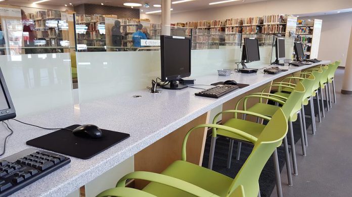 Internet access at the new library. (Photo: Jeannine Taylor / kawarthaNOW.com)