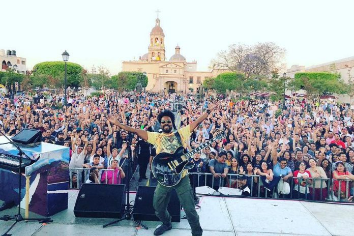 Cuban-Canadian singer-songwriter Alex Cuba performing in Mexico in April 2018. The two-time Juno-winning and three-time Grammy-nominated musician performs at Peterborough's Market Hall on April 24, 2018. (Photo: Alex Cuba / Instagram)