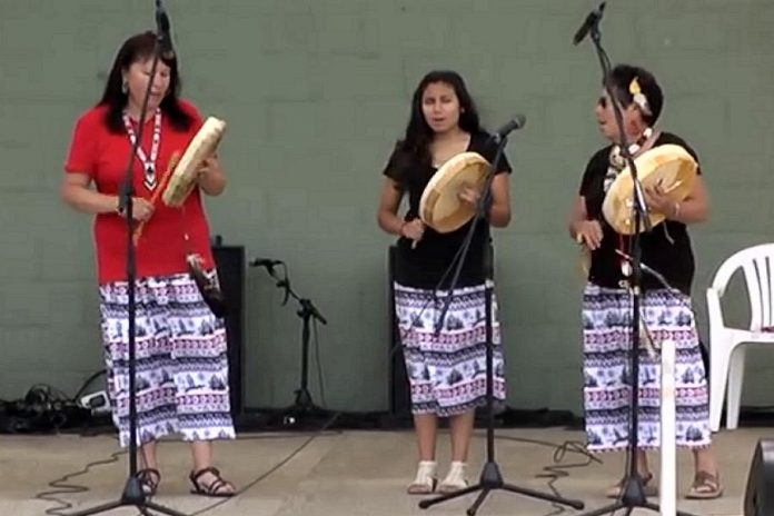 Wshkiigomaang Hand Drum Singers.