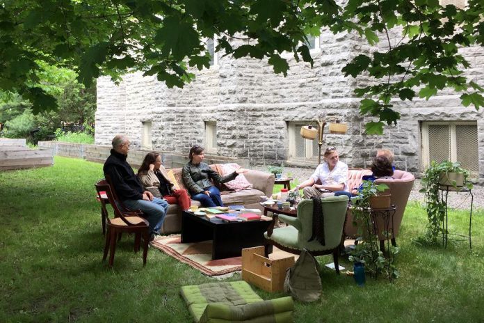 The 2017 100in1Day Ottawa included an outdoor livingroom space that was created to encourage conversations between community members over a friendly cup of tea. (Photo: 100in1Day Ottawa)