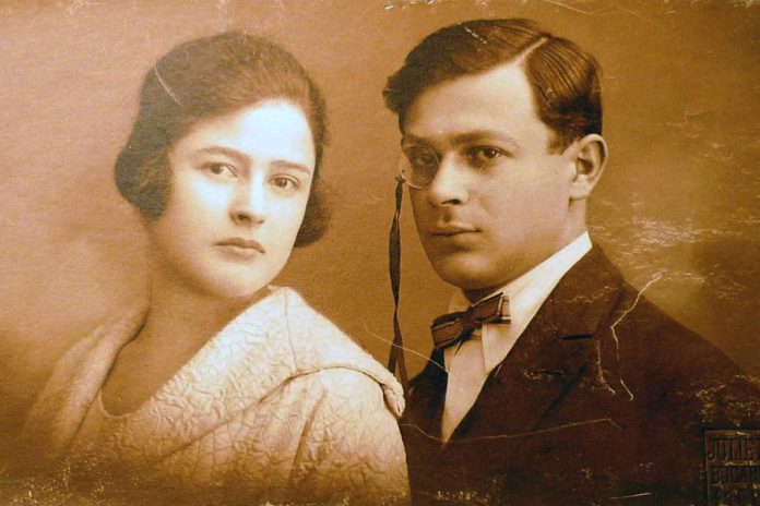 Poet, writer, and painter Samy Rosenstock (right) with his sister Lucia Rosenstock in 1902. In 1915, he adopted the pseudonym of Tristan Tzara (meaning "sad in my country") and left for Zurich in Switzerland to study humanities and philosophy. There he co-founded the Cabaret Voltaire, becoming the leader of the Dada movement. (Photo: public domain)