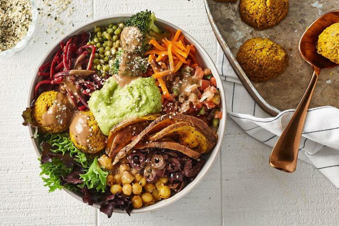 Montreal-based Copper Branch has opened a franchise location in Peterborough, offering quick plant-based meals including rice bowls, burgers, sandwiches, smoothies, and all-day breakfasts. (Photo: Copper Branch)