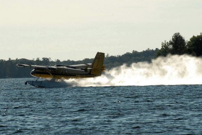 During the landing, probes located on the bottom of the floats are extended to scoop up the water into the holding tanks, which takes between 10 and 30 seconds. (Photo courtesy of Dean Nighswander)