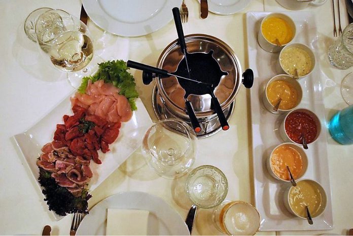 Inspired by co-owner Alvaro de la Guardia's time living in Switzerland, fondues can be ordered 24 hours in advance at Fresh Dreams. (Photo: Fresh Dreams)