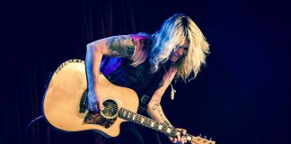 London Ontario pop-rocker Sarah Smith performs a free concert at the Boathouse Cafe at Golden Beach Resort in Roseneath on the shores of Rice Lake on Saturday, August 25. (Photo: Lani Sanders)