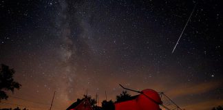A Perseid meteor streaking down the sky in 2010 in Springfield, Vermont. This year's meteor shower will peak overnight on Sunday, August 12, 2018. (Photo: Dennis di Cicco / Sky & Telescope)