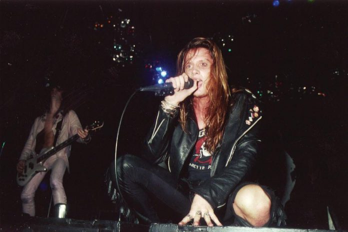Sebastian Bach with Skid Row opening for Mötley Crüe in 1989. (Photo: Wikipedia)