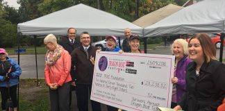 Pterborough Regional Health Centre Foundation President & CEO Lesley Heighway (right) accepts a cheque for $211,238.32 from volunteers from Survivors Abreast and representatives of the Peterborough's Dragon Boat Festival organizing committee on September 25, 2018. The funds raised by the annual festival will be used to support fast and accurate breast cancer diagnosis through innovation in PRHC's laboratory. (Photo: Peterborough's Dragon Boat Festival / Twitter)