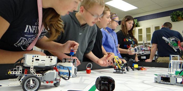 The discussion on making, coding, robotics, and more is ideal for parents who want to understand how these opportunities fit into their children's careers and vocational futures. (Photo: Northumberland CFDC)