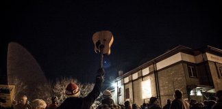 Photographer Wayne Eardley took this iconic shot outside of Coronation Hall in Omemee, where Neil Young performed his "hometown concert" on December 1, 2017. (Photo: Wayne Eardley)