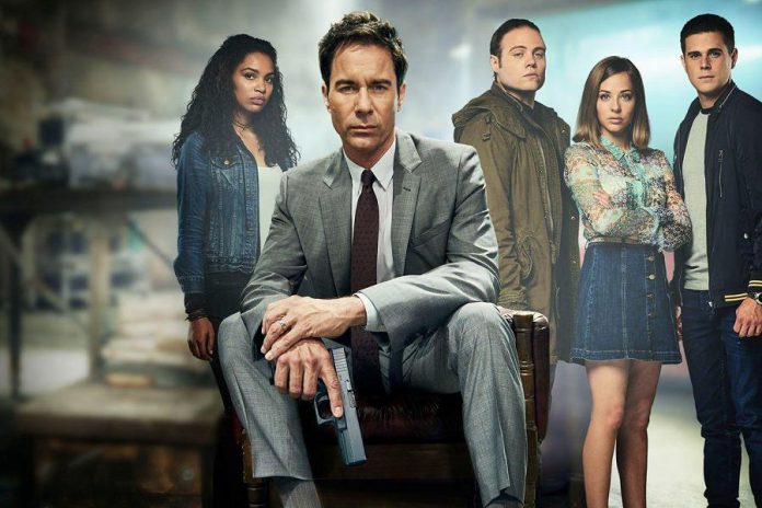 Netflix has taken over production of the sci-fi hit series "Travelers", and on December 14th will be releasing the second season as well as a new third season. (Photo: Showcase)