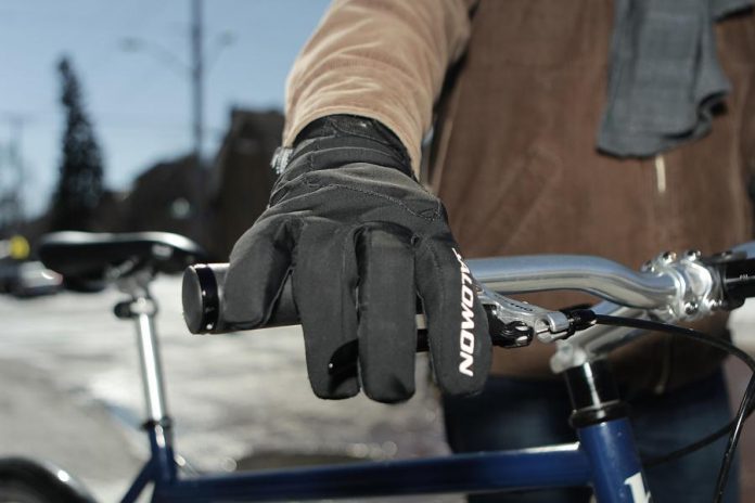 Invest in a good pair of windproof gloves or mitts if you are cycling in the winter. Make sure you can control the gears and brakes properly while wearing them. (Photo: EnviroCentre)