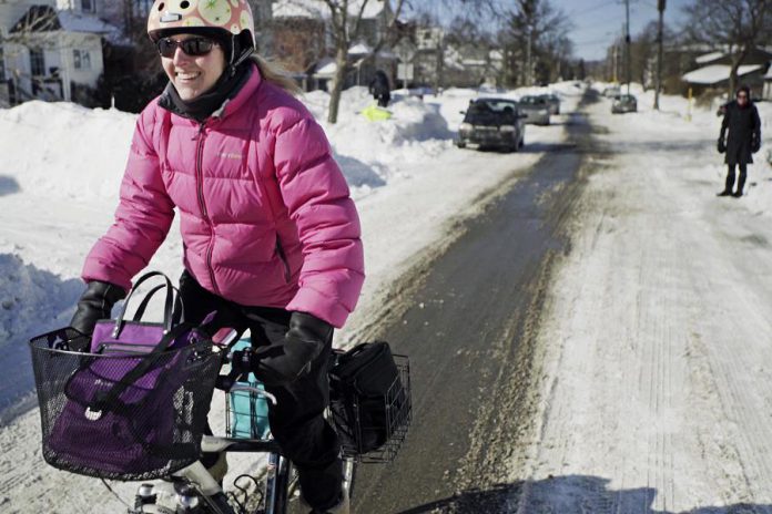 With preparation and planning, winter cycling can be an active, safe, and fun part of your day, whether you're walking the kids to school, commuting, or heading out for groceries. (Photo: EnviroCentre)