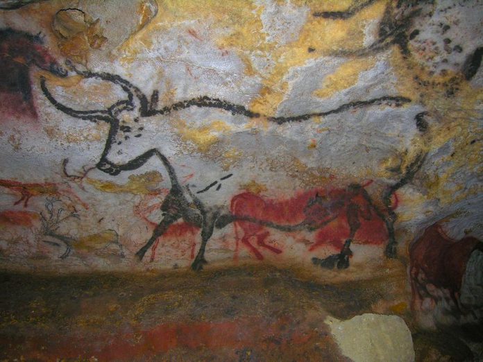 Located only a few kilometres from Terrasson, the Lascaux Caves contain some of the oldest and finest prehistoric art in the world, estimated to be around 17,000 years old. 