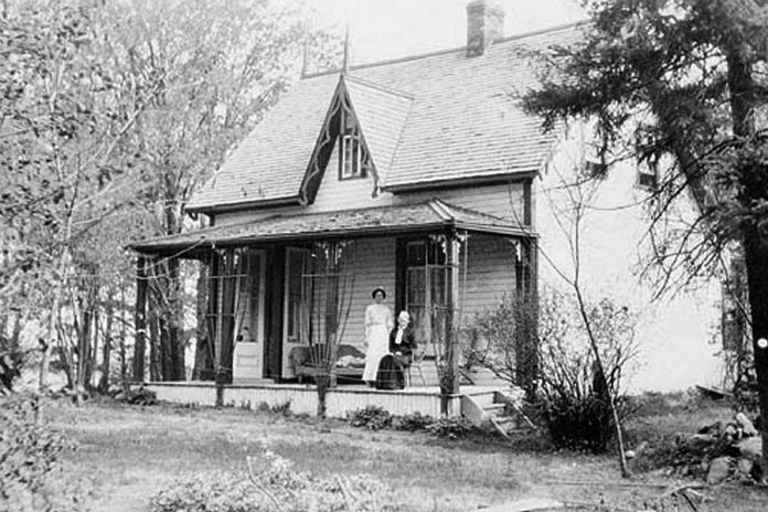 19th-century writer Catharine Parr Traill at "Westove", her home in Lakefield from 1860 until her death in 1899. (Photo: Traill Family Collection, National Archives of Canada)