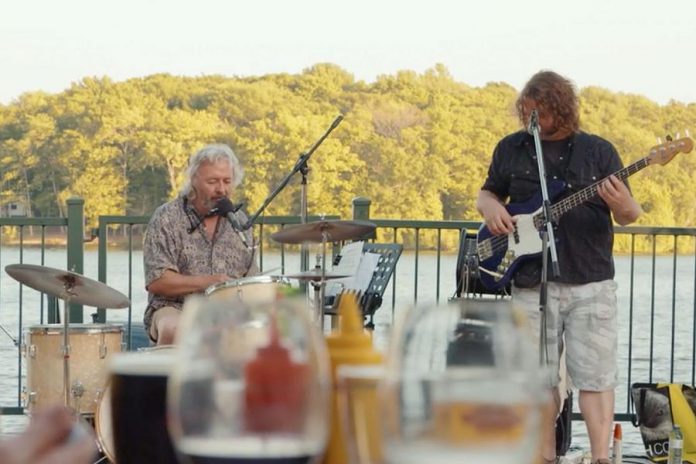 The Wild Blue Yonder Pub and Patio (Photo: Elmhirst Resort)