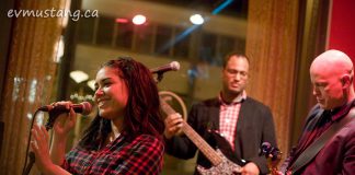 Charlene "Charlie" Earle performing with her quartet Little Fire in April 2014 at the former Barbeside Salon, with Aaron Cavon on bass and Dave Tough on guitar (not shown: Brandon Root on drums). Earle passed away on July 19, 2019 at the age of 33. (Photo: Esther Vincent / evmustang.ca)