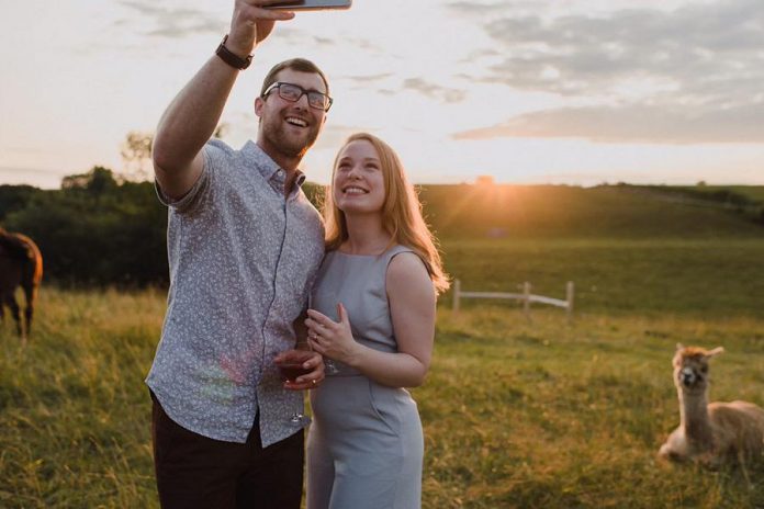 Farmhill Weddings and Events hosts a popular alpaca cocktail hour, where guests are encouraged to enjoy a cocktail while mingling with the farm's alpacas. (Photo: Jenn Austin-Driver)