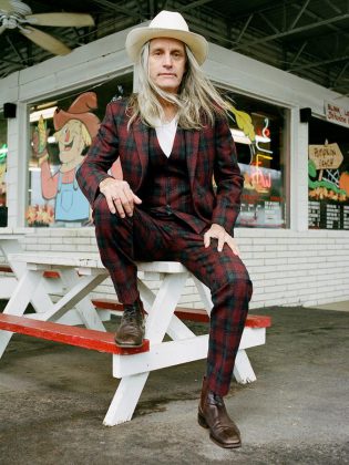 Steve Poltz has released 12 studio albums, from "One Left Shoe" in 1998 to "Shine On" in 2019. In 1994, he co-wrote the hit song "You Were Meant for Me" with Jewel for her debut album "Pieces of You". (Photo: Laura Partain)