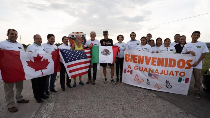 Reception to welcome the Monarch Ultra runners, in the state of Guanajuato. The reception was attended by the Ministry of the Environment and Natural Resources and university students. (Photo: Rodney Fuentes)