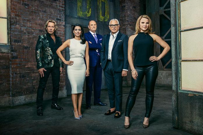  Manjit Minhas on the set of the CBC Television series "Dragons' Den" with her fellow Dragons. (Photo: CBC)