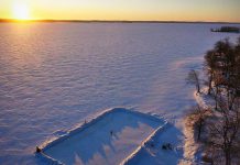 This shot of a shoreline hockey rink in Bobcyageon during the sunrise by Travis Tedford was the top post on our Instagram in February 2020. (Photo: Travis Tedford @travistedford / Instagram)