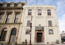 The front of the Pig's Ear Tavern in downtown Peterborough in 2009. The pub closed on April 22, 2017 after 152 years. (Photo: Esther Vincent, evmustang.ca)