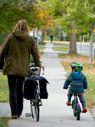 Spending time together outside as a family, whether on bike or on foot, is a great way to make shared memories together and stay healthy.  (Photo: GreenUP)