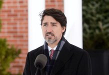 Prime Minister Justin Trudeau addresses Canadians on the COVID-19 pandemic from Rideau Cottage in Ottawa on April 17, 2020. (Photo: Sean Kilpatrick / The Canadian Press)