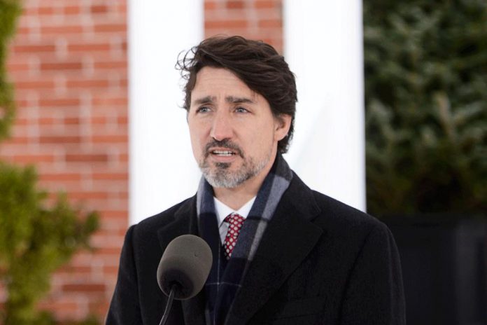 Prime Minister Justin Trudeau addresses Canadians on the COVID-19 pandemic from Rideau Cottage in Ottawa on April 17, 2020. (Photo: Sean Kilpatrick / The Canadian Press)