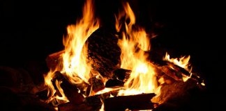 Campfire (stock photo)