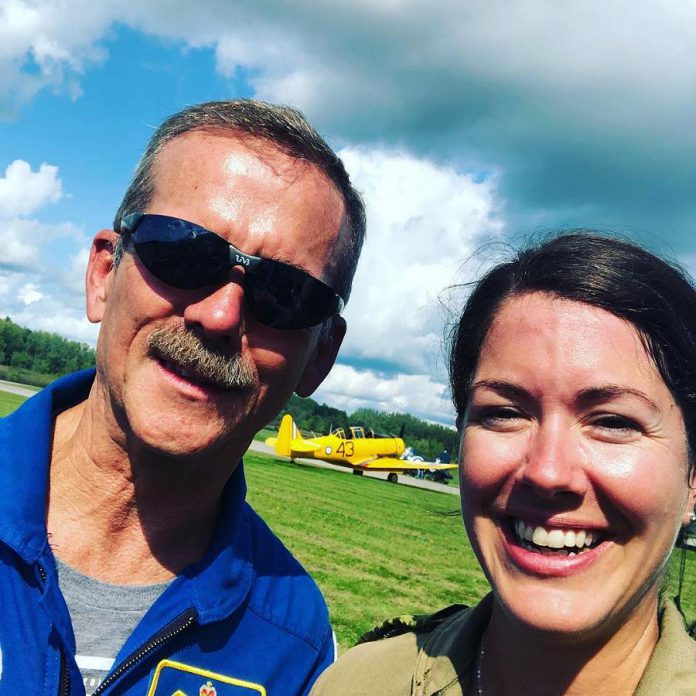 Captain Jennifer Casey with former Royal Canadian Air Force fighter pilot and astronaut Chris Hadfield, the first Canadian to walk in space. (Photo: Jenn Casey / Instagram)