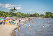 Pre-pandemic crowds at Victoria Beach on Lake Ontario in Cobourg, popular with both residents and out-of-town visitors from Toronto. (Photo courtesy of Linda McIlwain)