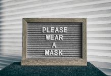 Please wear a mask sign