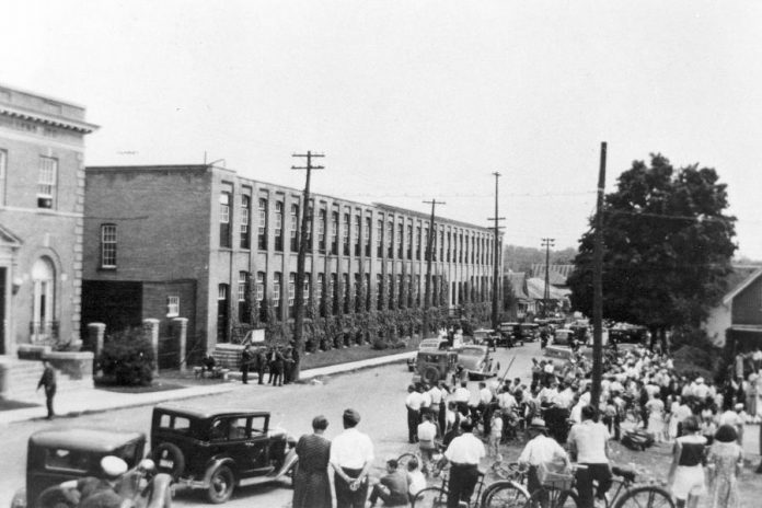 Peterborough has been a driving force in the history of labour. The Canadian Woollens (Bonnerworth and Auburn Mills) 1937 strike in Peterborough led to confrontations with the police. An enduring result of this strike was the first minimum wage legislation in Ontario. (Photo: Trent Valley Archives,S F50 Electric City Collection.)