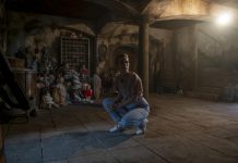 In the "The Haunting of Bly Manor", Victoria Pedretti plays a young American nanny in the 1980s who is hired by a man to look after his orphaned niece and nephew at the family manor in the English countryside, where things get creepy. The original Netflix series premieres on Friday, October 9th. (Photo: Eike Schroter/ Netflix)