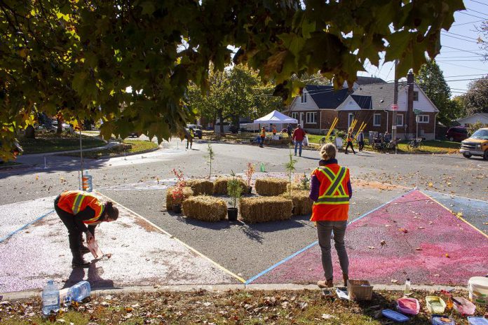 Peterborough's Chesterfield Avenue meets Downie Street at an odd angle, creating an unusually large intersection. The infrastructure pop-up demonstrated how the intersection could be tightened by extending the curbs on all sides. The curb extensions realign the intersection and reduce pedestrian crossing distances, making the intersection safer for all users. (Photo: Leif Einarson)