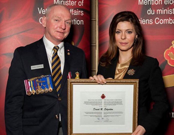 David Edgerton receiving the federal Minister of Veterans Affairs Commendation from Parliamentary Secretary Eve Adams in 2012. (Photo: Veteran Affairs Canada)