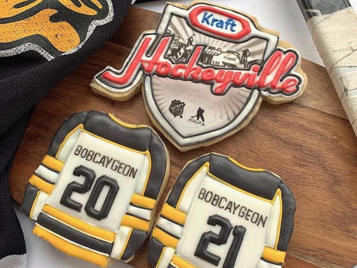  Une boulangerie locale a fabriqué ces biscuits à l'appui de la candidature de Bobcaygeon pour être élu gagnant de Kraft Hockeyville 2021 Canada. Le vote s'ouvre le 9 avril à 9 heures et se poursuit jusqu'au 10 avril à 17 heures. (Photo fournie par la ville de Kawartha Lakes) 