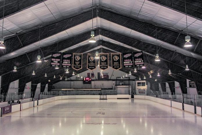 Bobcaygeon está competindo contra três outras comunidades para ser eleito o vencedor do Kraft Hockeyville 2021 Canadá. Se Bobcaygeon ganhar, a comunidade usará os US $250.000 para atualizar a acessibilidade do Centro Comunitário Bobcaygeon-Verulam, entre outras coisas. (Foto fornecida pela cidade de Kawartha Lakes)