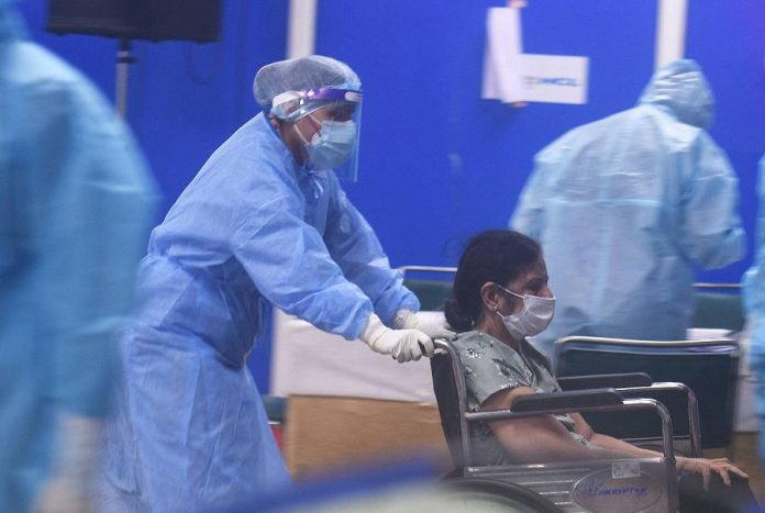Experts believe that the delta variant of COVID-19, which was first detected in India, is far more contagious than the virus that tore through the world in 2020. (Photograph: Raj K Raj / Hindustan Times / Getty)